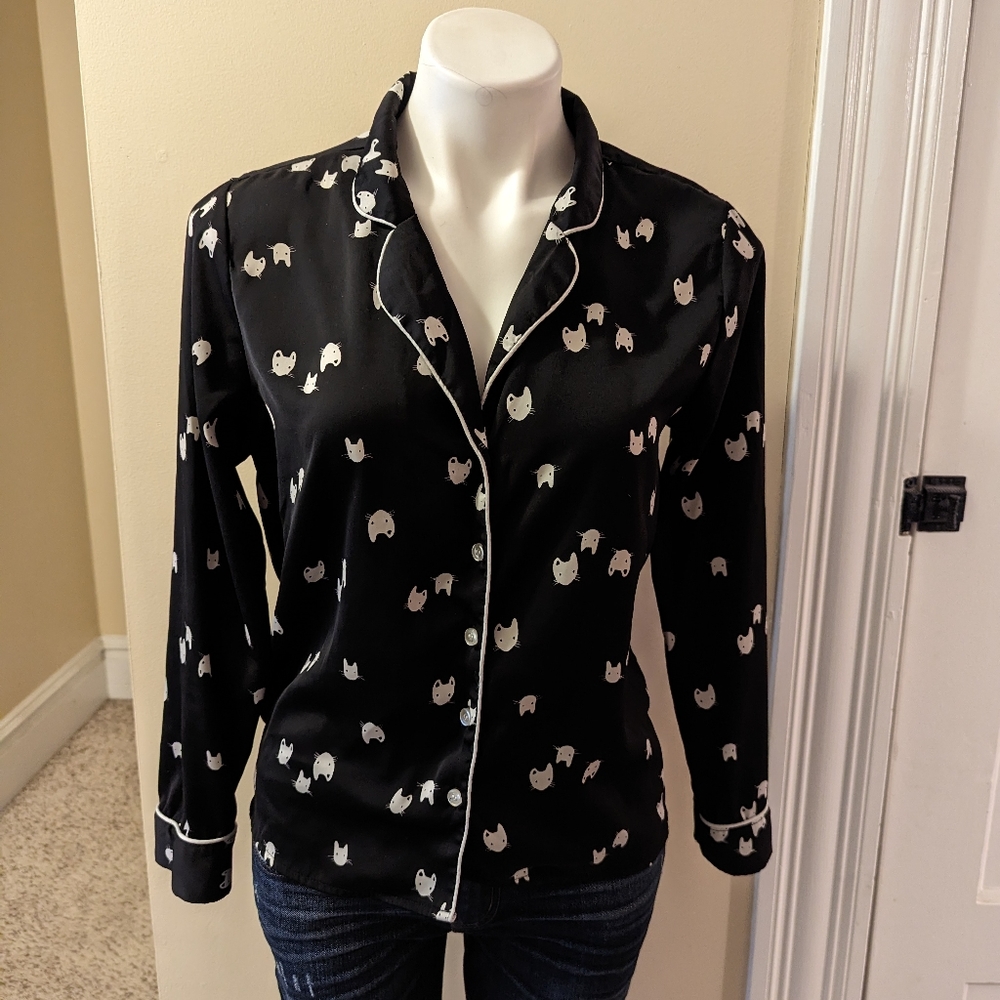 Forever 21 black with white cat print pajama top size xs